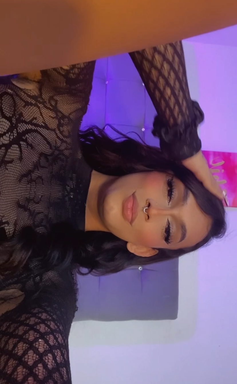 Camila_hot_ts' Offline XXX Chat