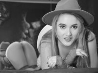 charlott_angel1's Offline XXX Chat
