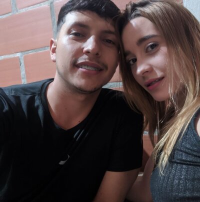 emma_julian 🐓 online webcam