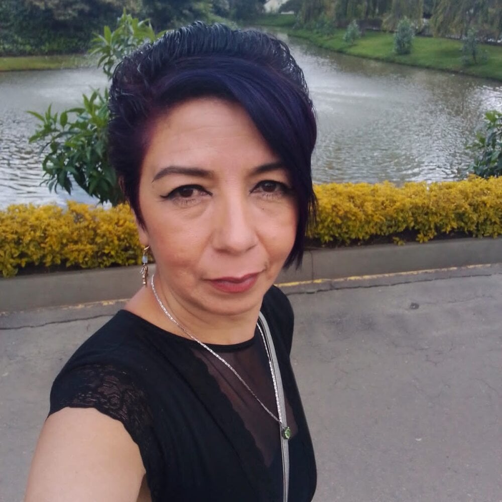 Trinityy__ live cam model at StripChat