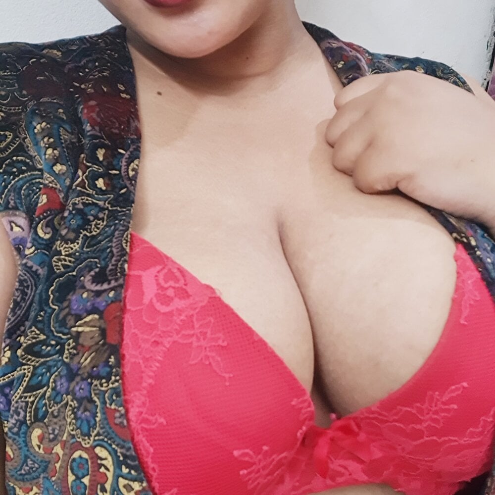 pori-moni2025 webcam profile - British