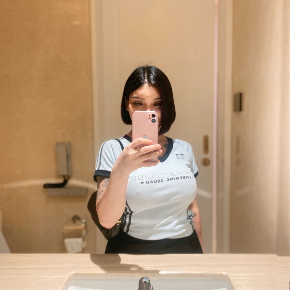 Live sex webcam photo for FuckDollNicky #290220938