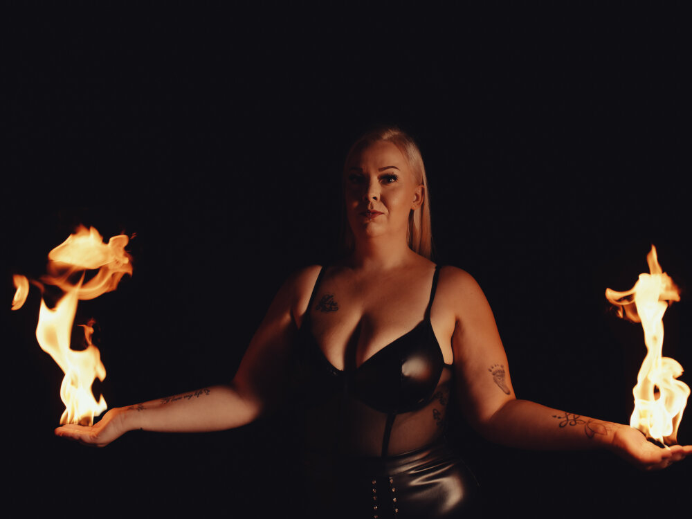 Blond_BDSM_Bitch's Offline XXX Chat