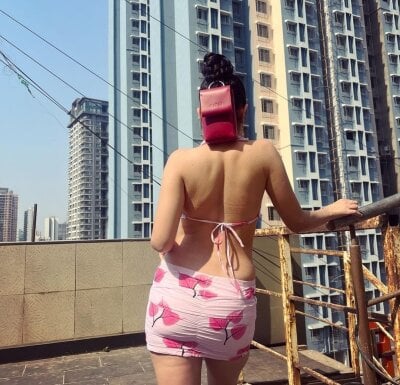 Nicole-wallace Female Smallaudience Live Webcam Strip