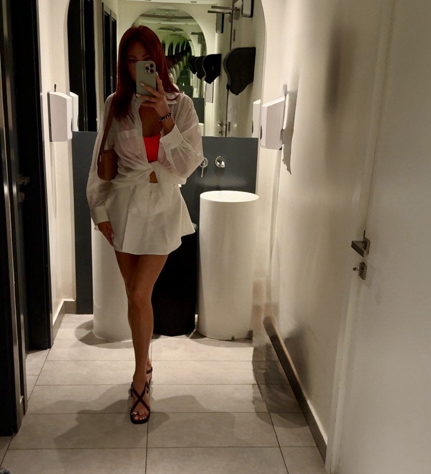 livesex.fan mollylovex livesex profile in on-ur-lap cams