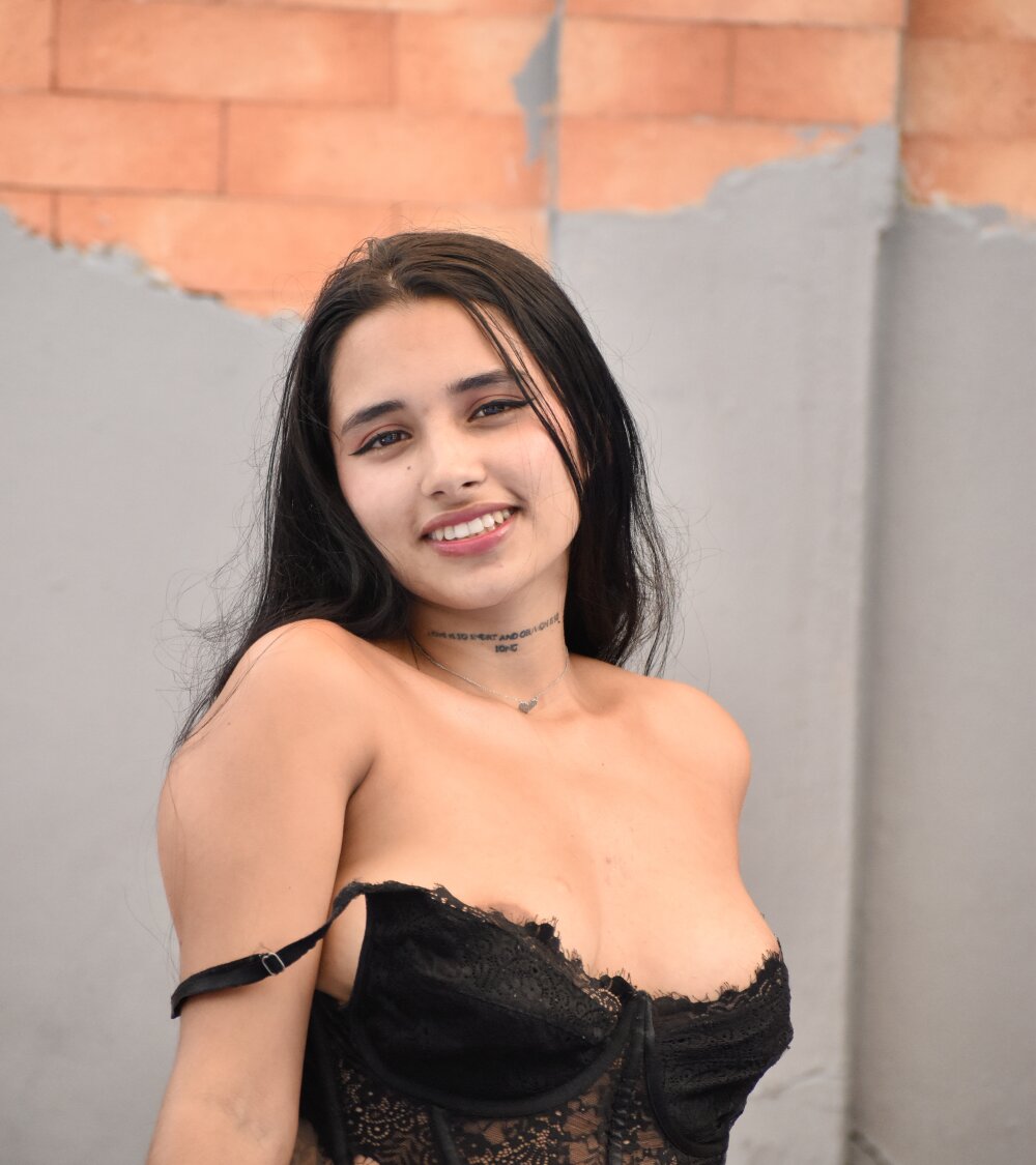 Lorena_Mcfly live cam model at StripChat