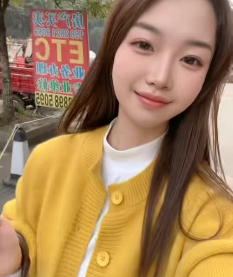 stripchat gyyooo webcam profile pic via sleekcams.com