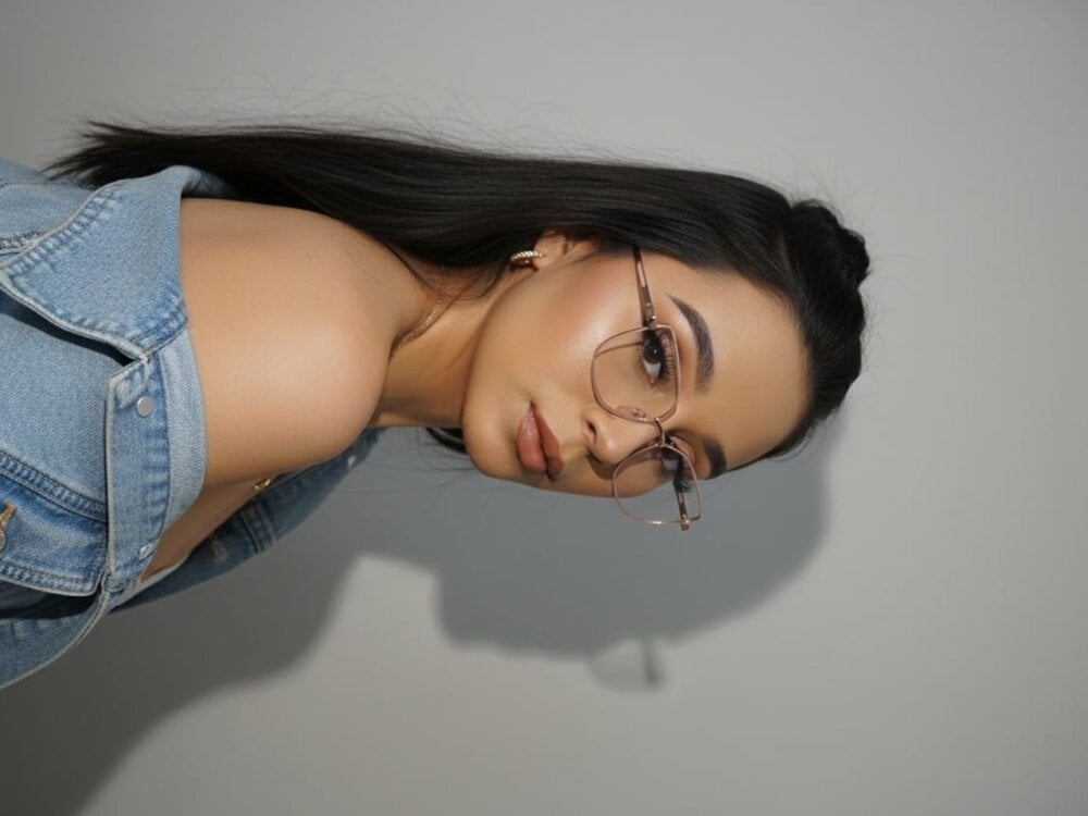 izzy_bellx from stripchat