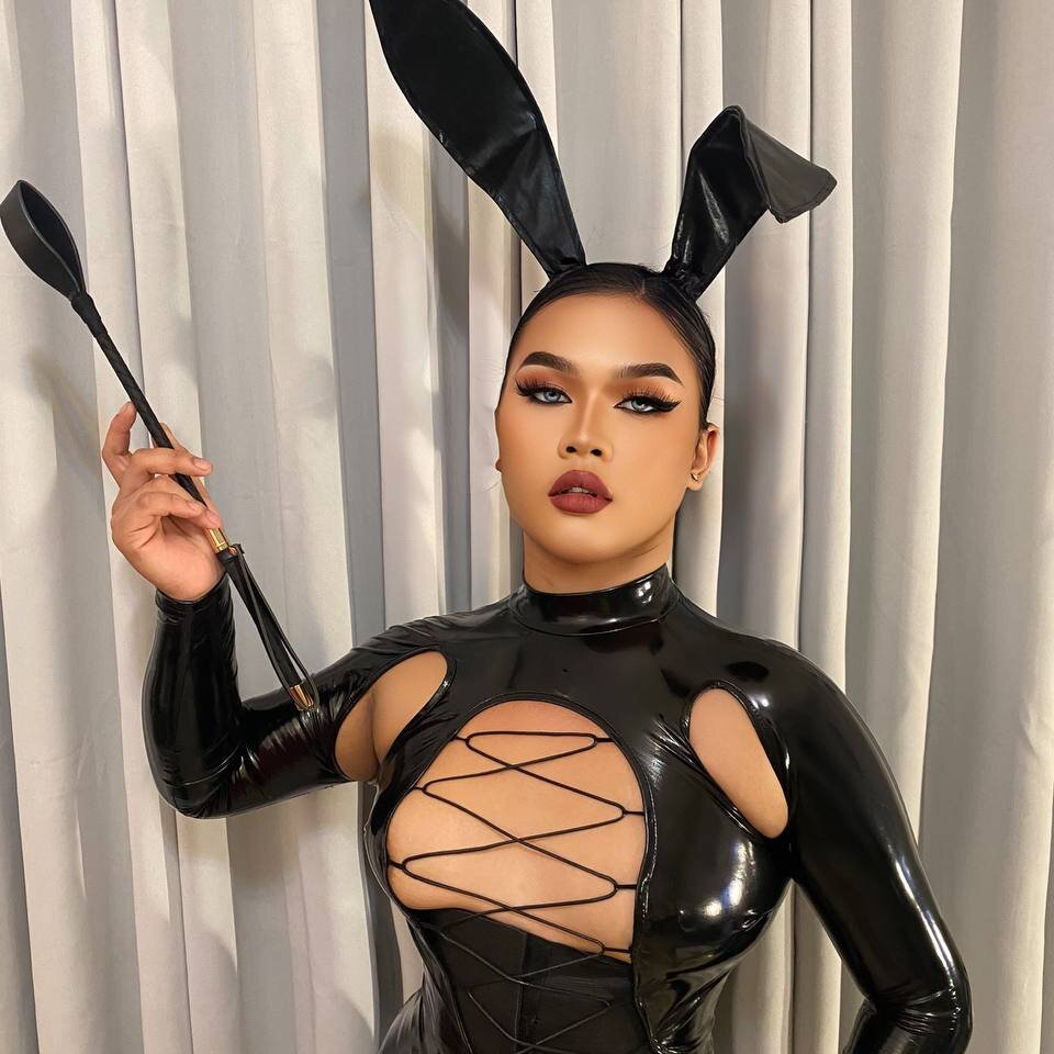 SiennaSerpent's Offline XXX Chat