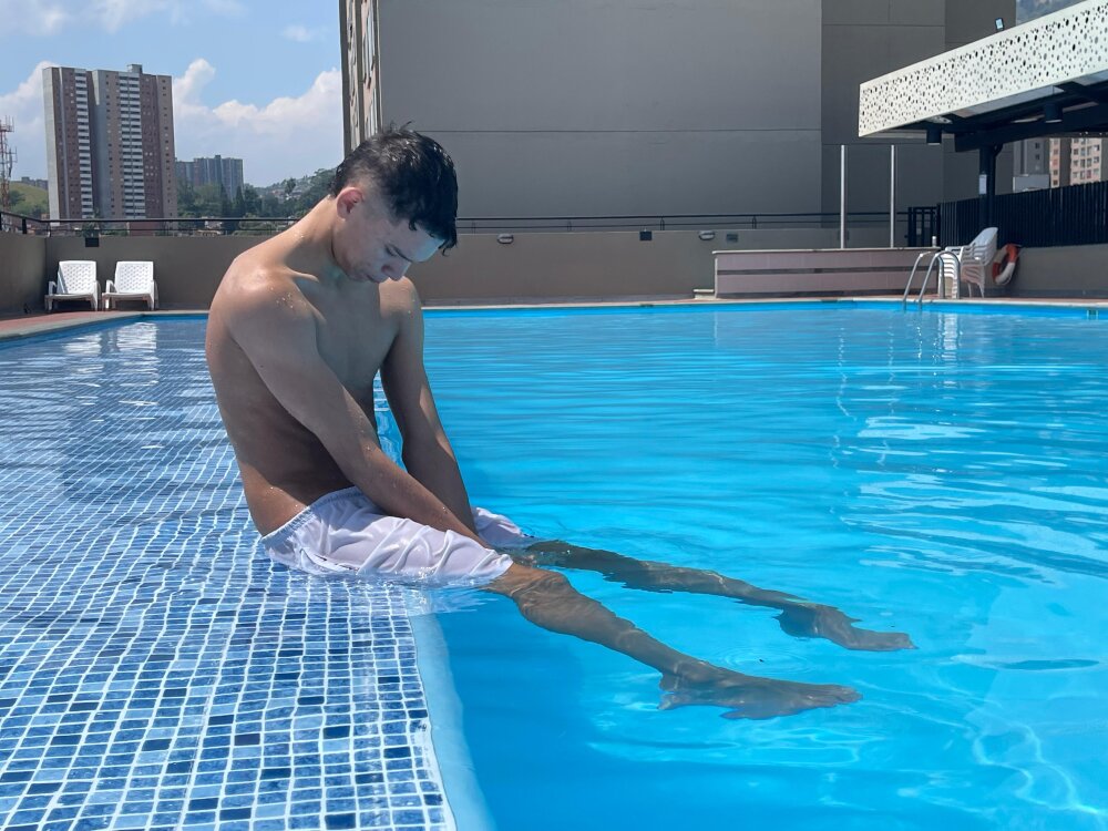 Axel_hot_X profile