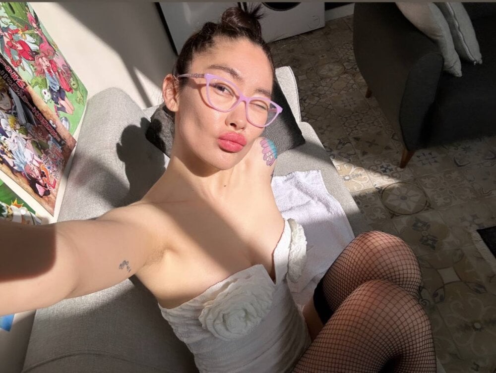 stripchat maya_kumashiro webcam profile pic via sexlivecamsites.com