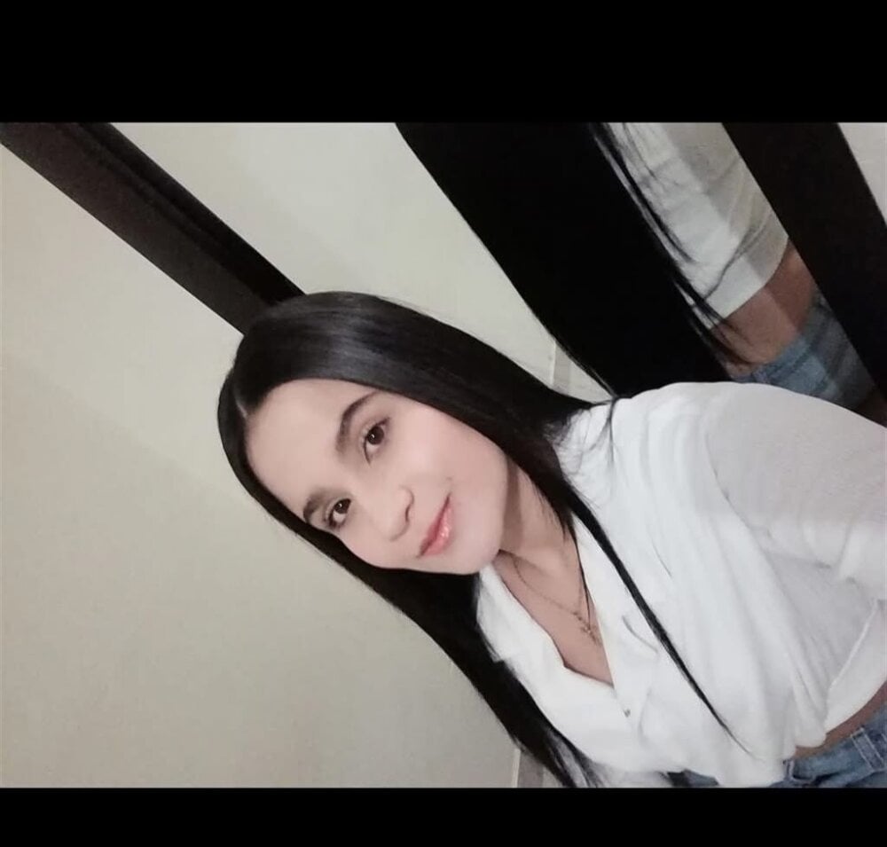 roxxi33 from stripchat