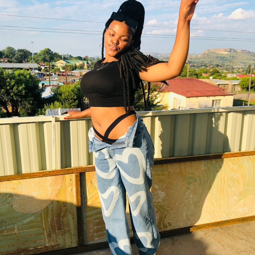 stripchat sophia_2026 webcam profile pic via iluvcams.com