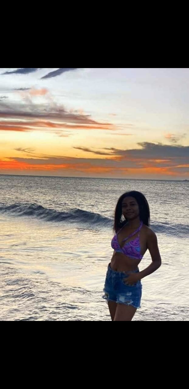 ari_brunette