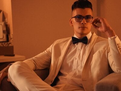 Seancarreraa Male Flexing Online Cam Striptease