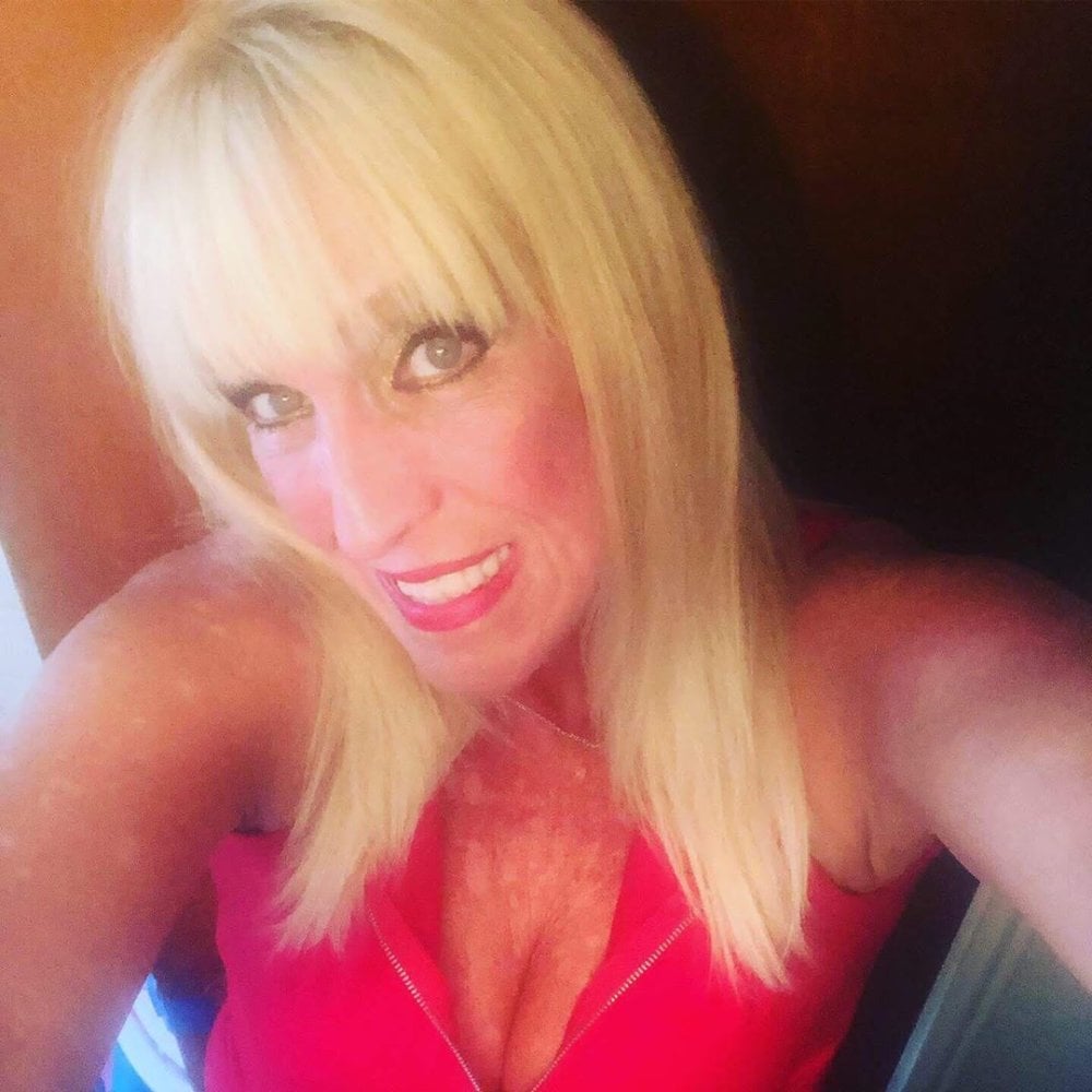 Jenniloves69's most recent online preview