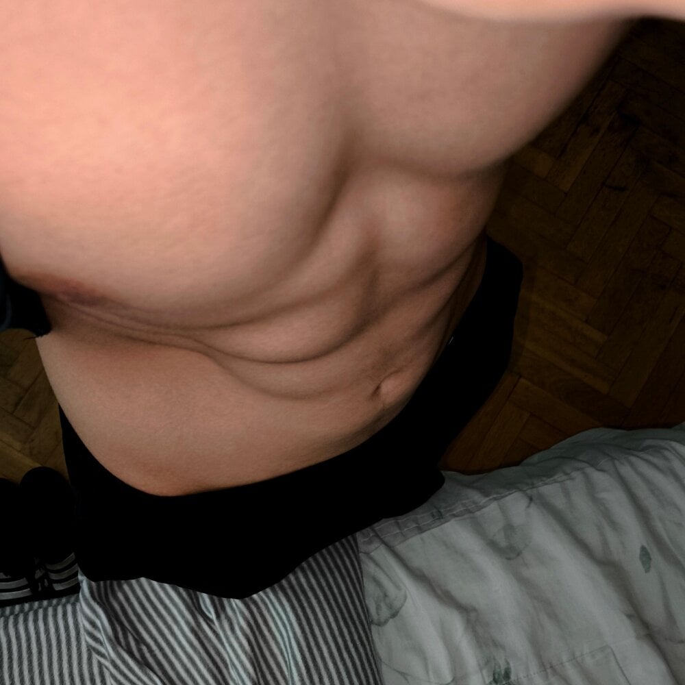 hottlyboy02 from stripchat