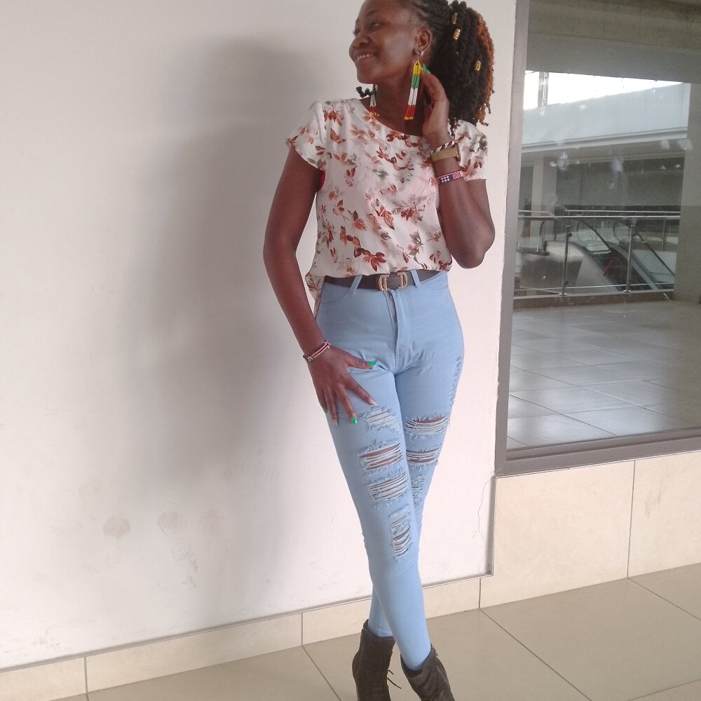 Live sex webcam photo for sexy-lil #291847753