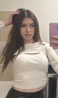 Claudia_19xx's Offline Chat Room