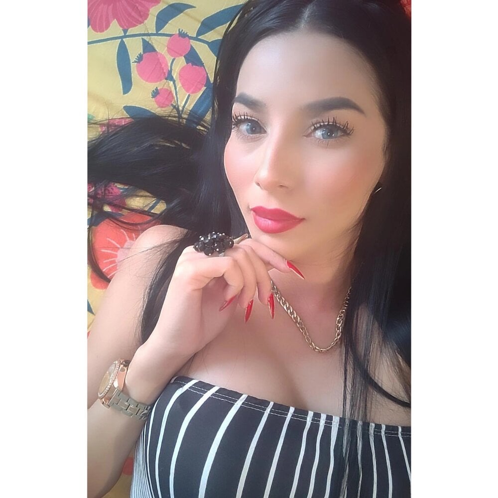 LunaBriyith's Offline XXX Chat