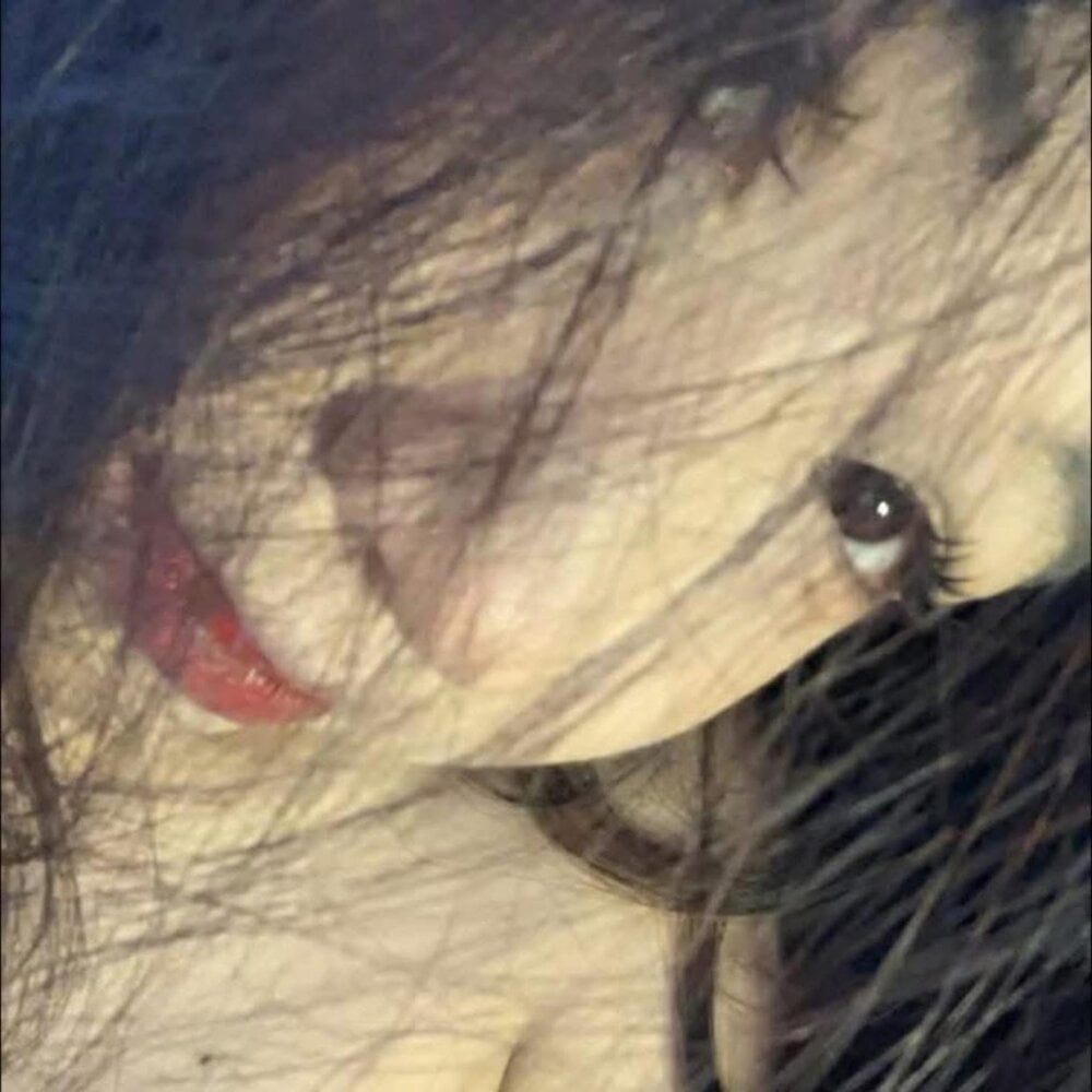 myliveeroticcams.com chloe-ri livesex profile in bisexual cams