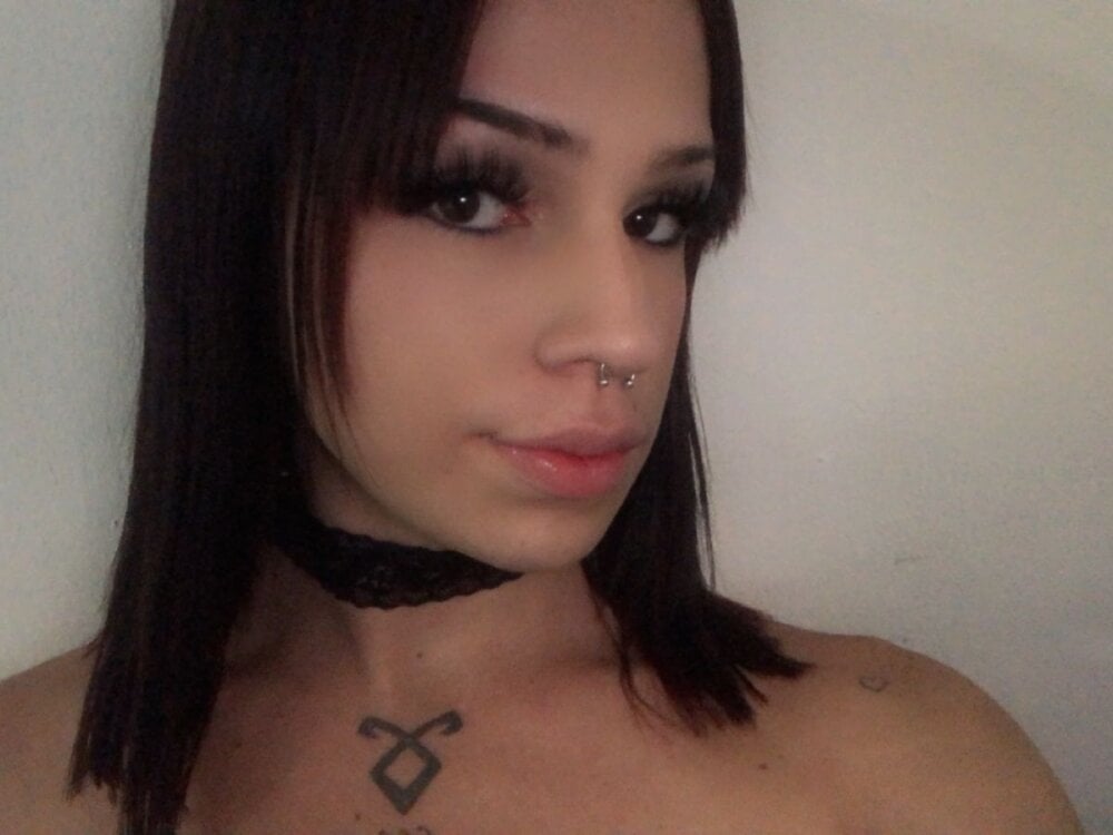 Live sex webcam photo for Normalanee #290077372