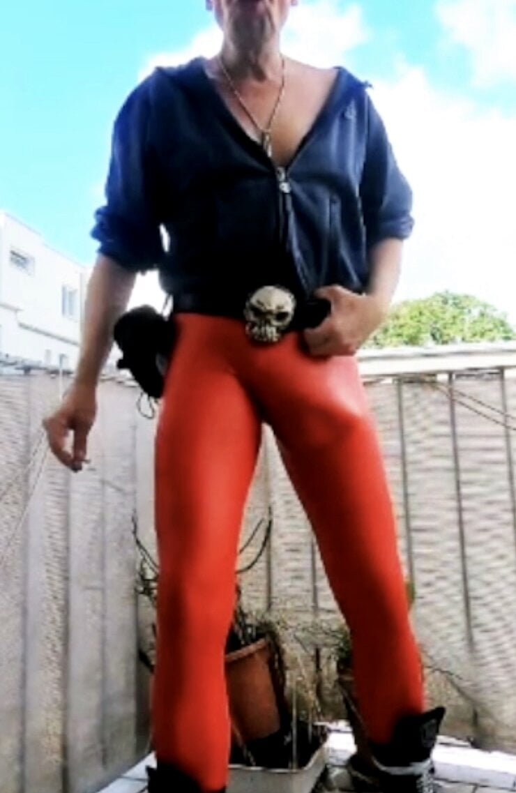 BULGEDEMON Adlı Modelin Çevrimdışı XXX Sohbeti