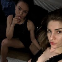 AlinaAndLolita's Offline Chat Room