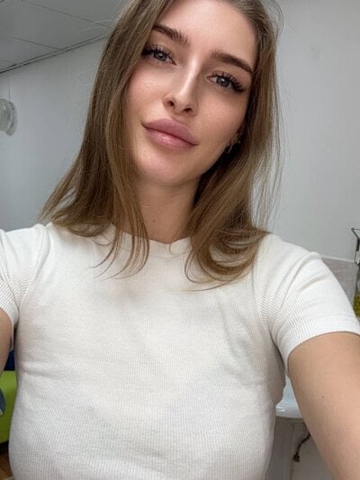 monica_767 from stripchat