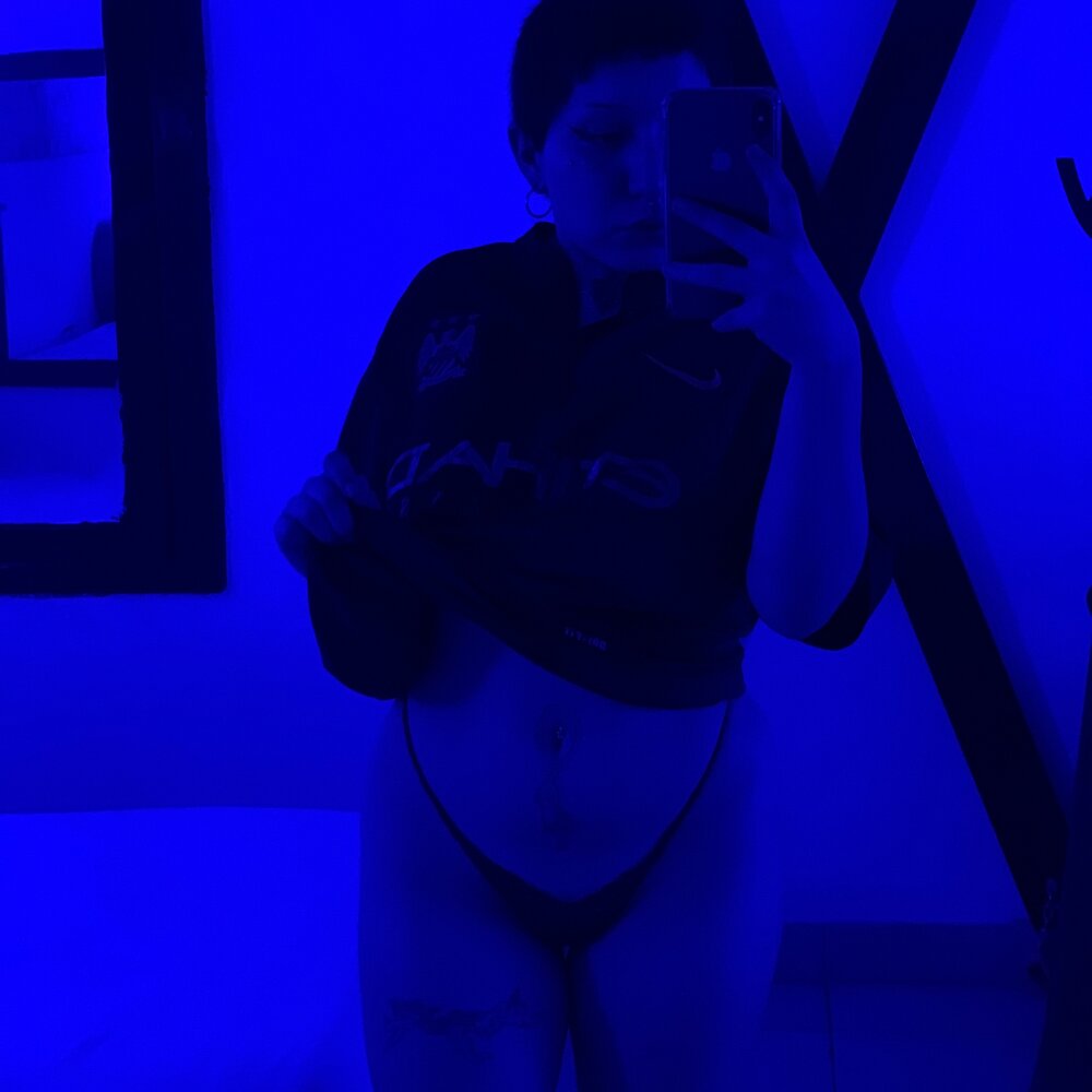 Live sex webcam photo for HelloKii7 #279437966