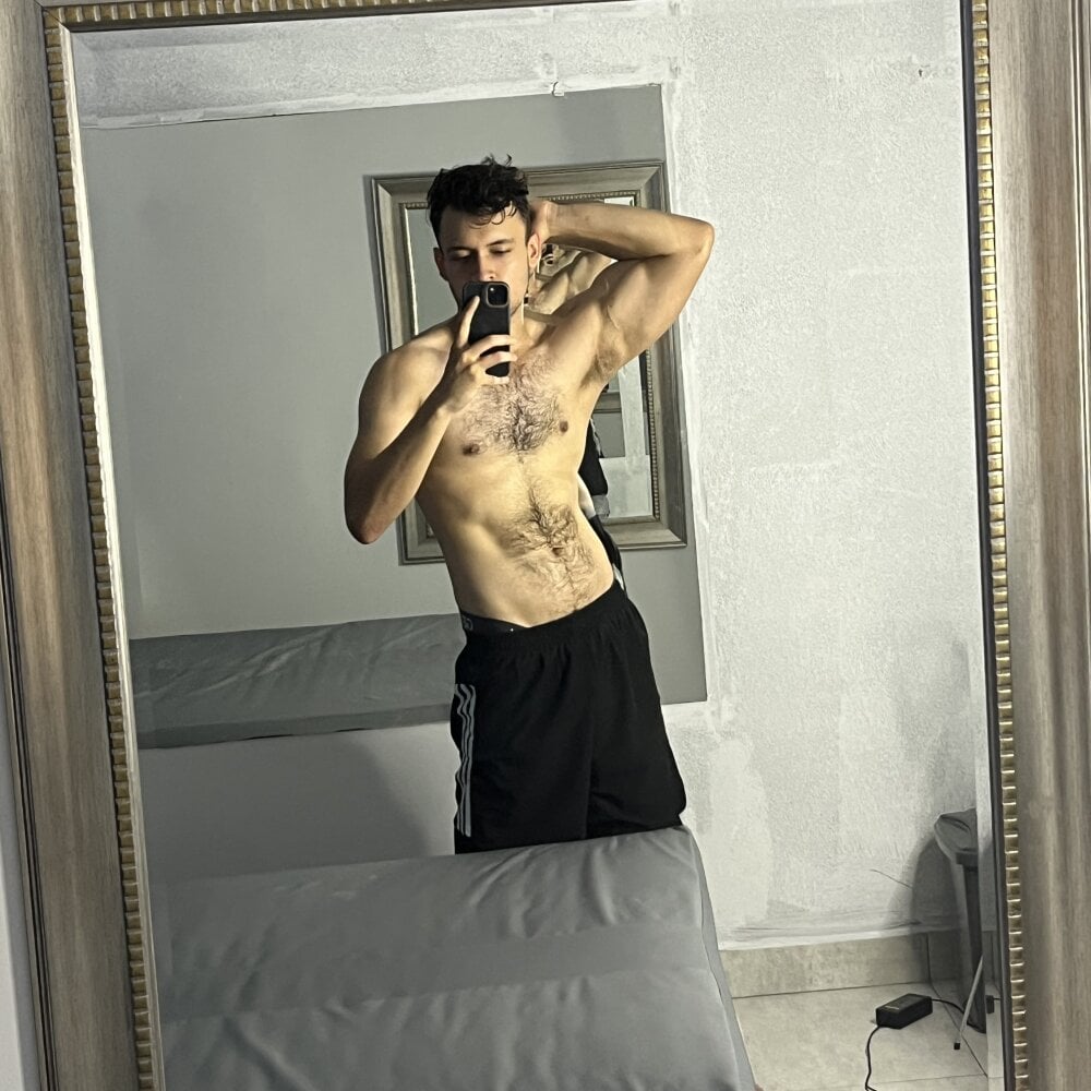 Cam boy Desmond_Clark