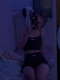 CreamyBush's webcam live show