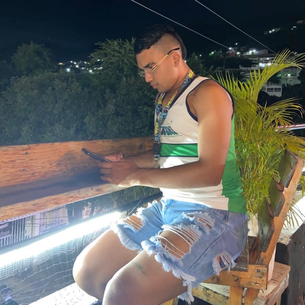 Julian_Wolf_RX profile