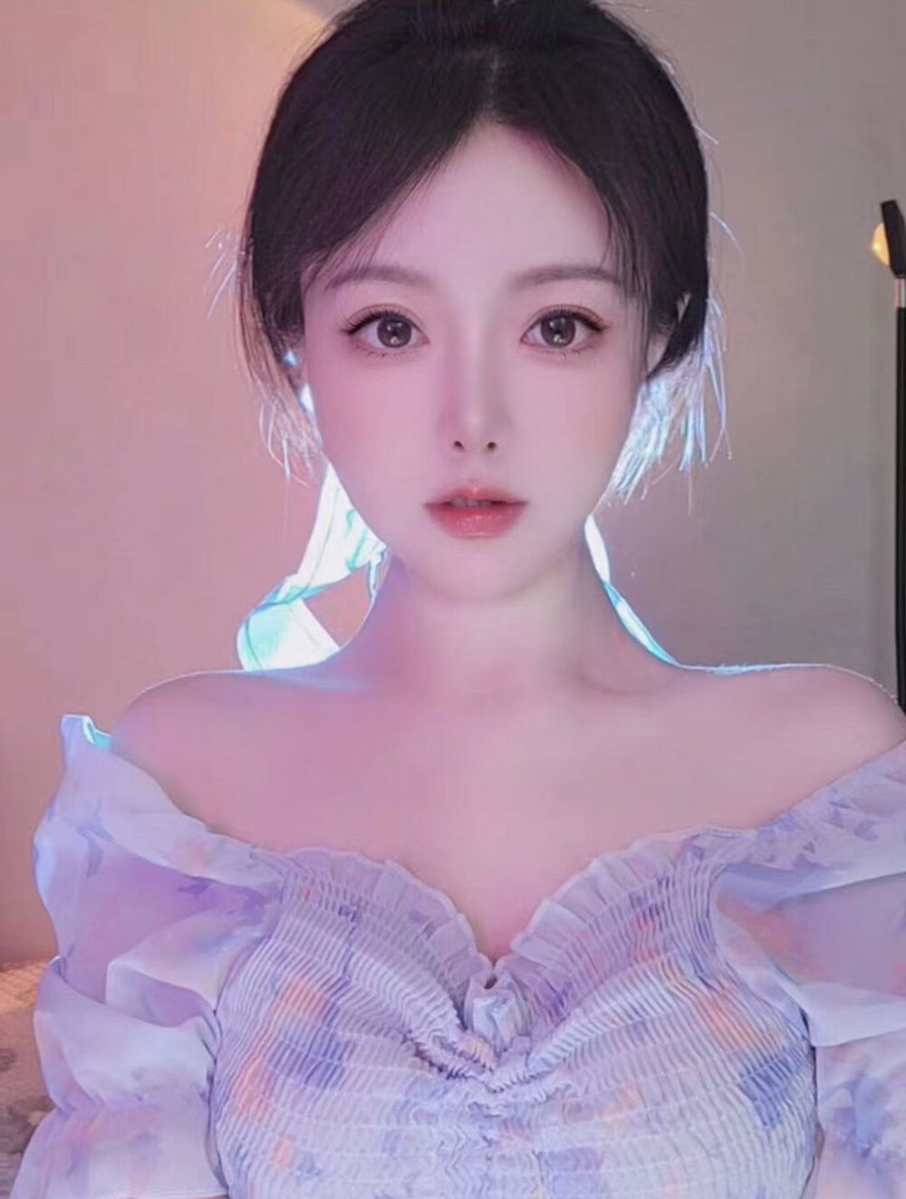 yiyi_x live cam model at StripChat