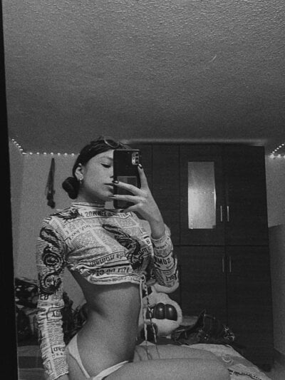 Mia__777 Female Blackhair Online Cam Sex
