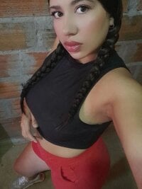 safiya_bell's Offline Chat Room