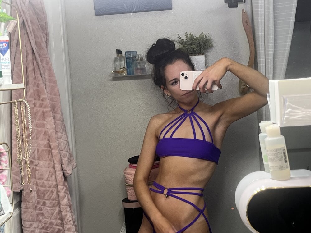 icy_pisces from stripchat