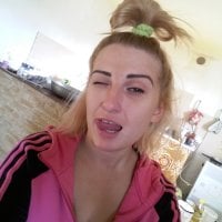 HotManuella's Offline Chat Room