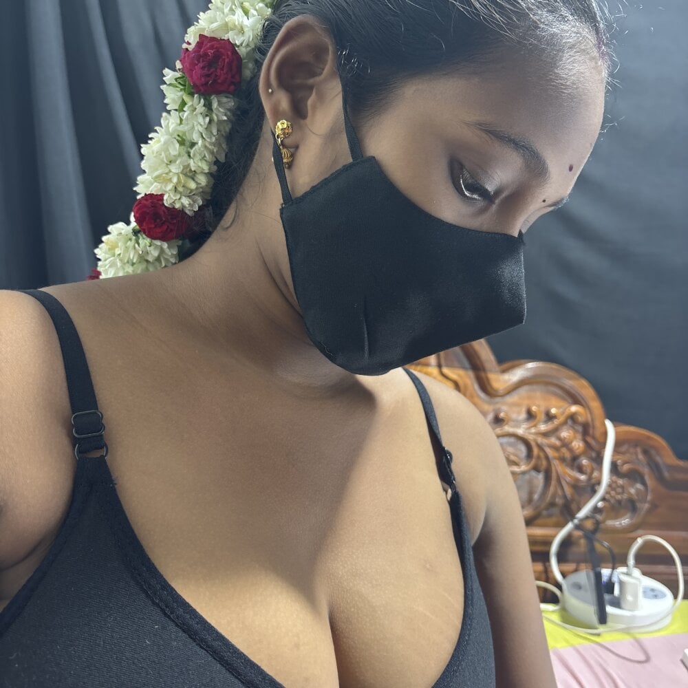 Watch  Tamil_coupless live on cam at StripChat