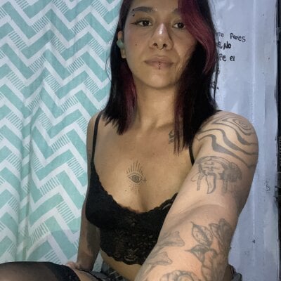 AstridFortune Female Blackhair Live Webcam Strip