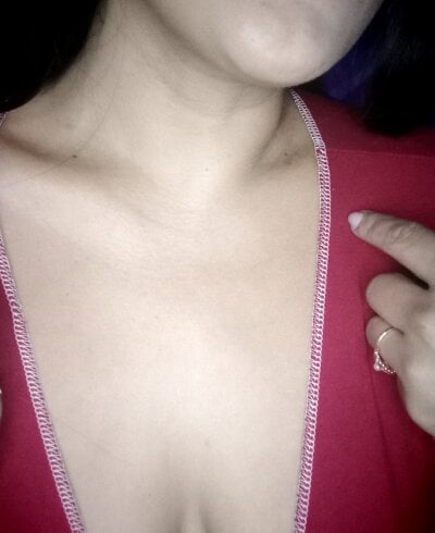 Luna_6911 on StripChat