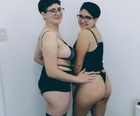 leslieandmika's Offline XXX Chat