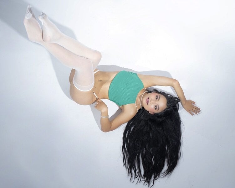 sharonbonet from stripchat
