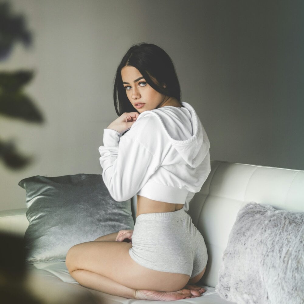 Watch mommy_whore_slut live on cam on StripChat