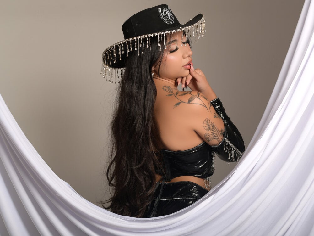 livesex.fan merycoors livesex profile in in-your-pc-3 cams