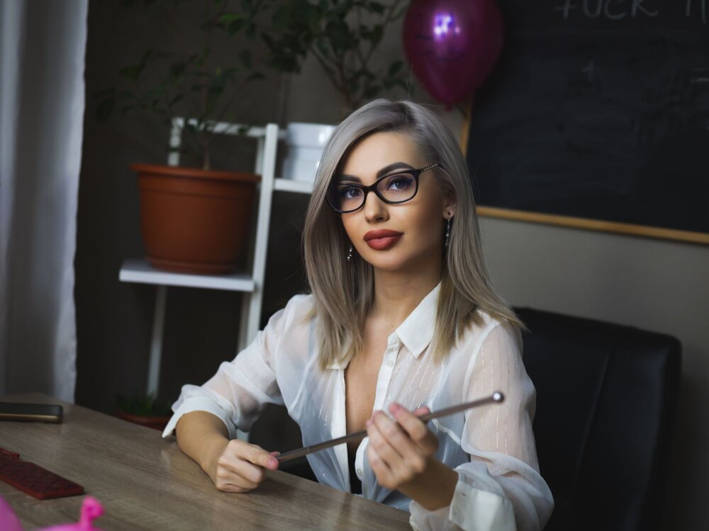 Brittany_Faris' Offline XXX Chat
