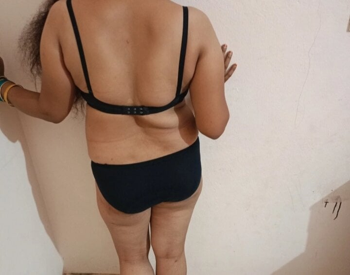 Cute-Raashii live cam model at StripChat