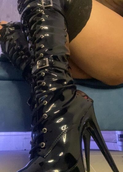 MistressMeg4n - leather