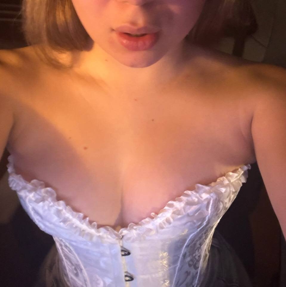 pornos.live annahylio livesex profile in white cams