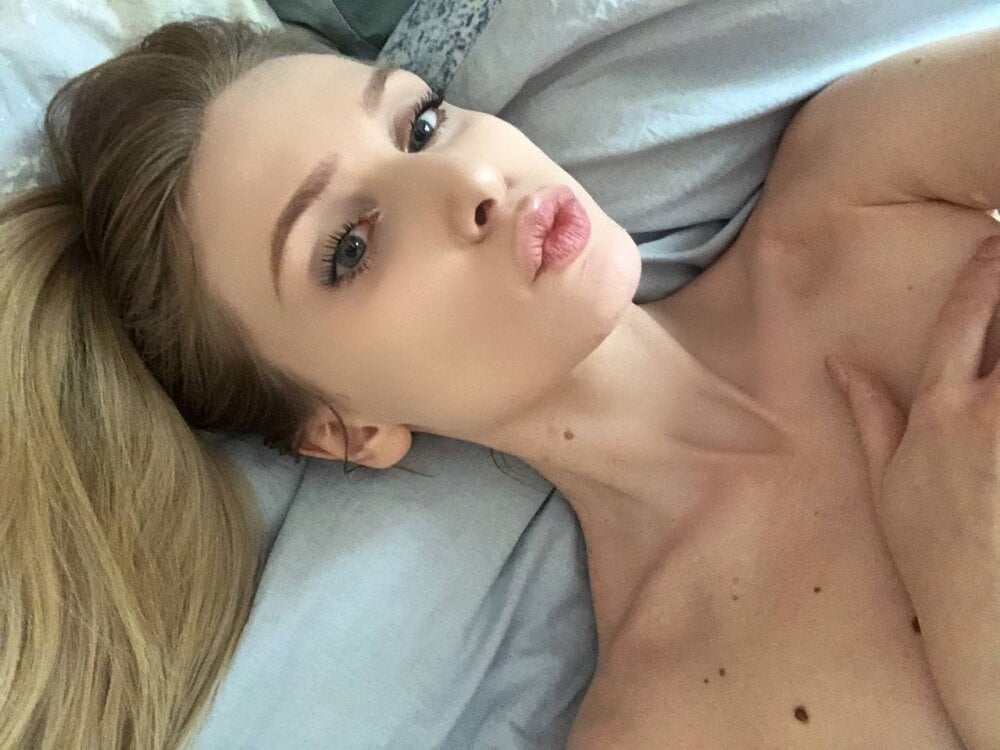 sexcam-girls.com hello_rubyjane livesex profile in white-hair cams